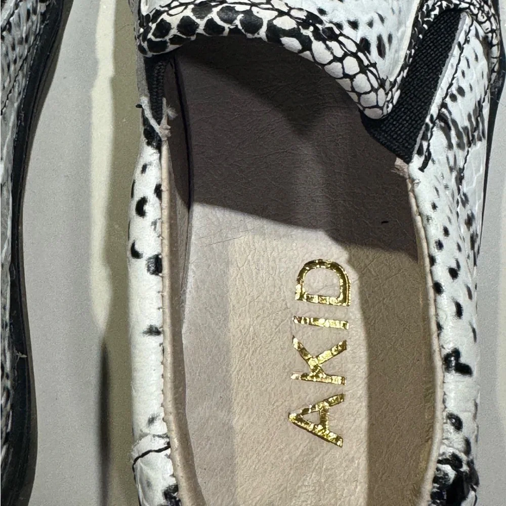 AKID Kids Black White Snakeskin Slip On Sneakers Size 11 Designer Casual Shoes